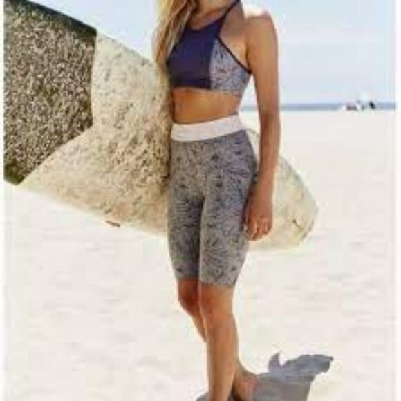 FREE PEOPLE MOVEMENT FIRED UP GRAY FLORAL BIKER SHORTS SIZE XS LIKE NEW - Picture 1 of 6